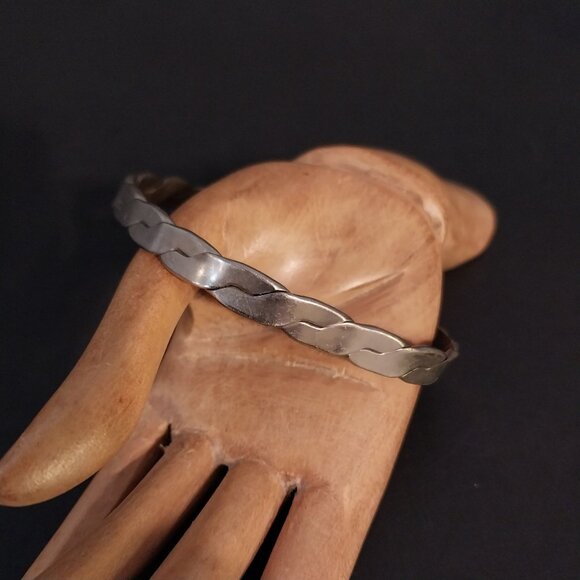 Vintage 1970s Twisted Bracelet Silver Tone - Picture 3 of 5